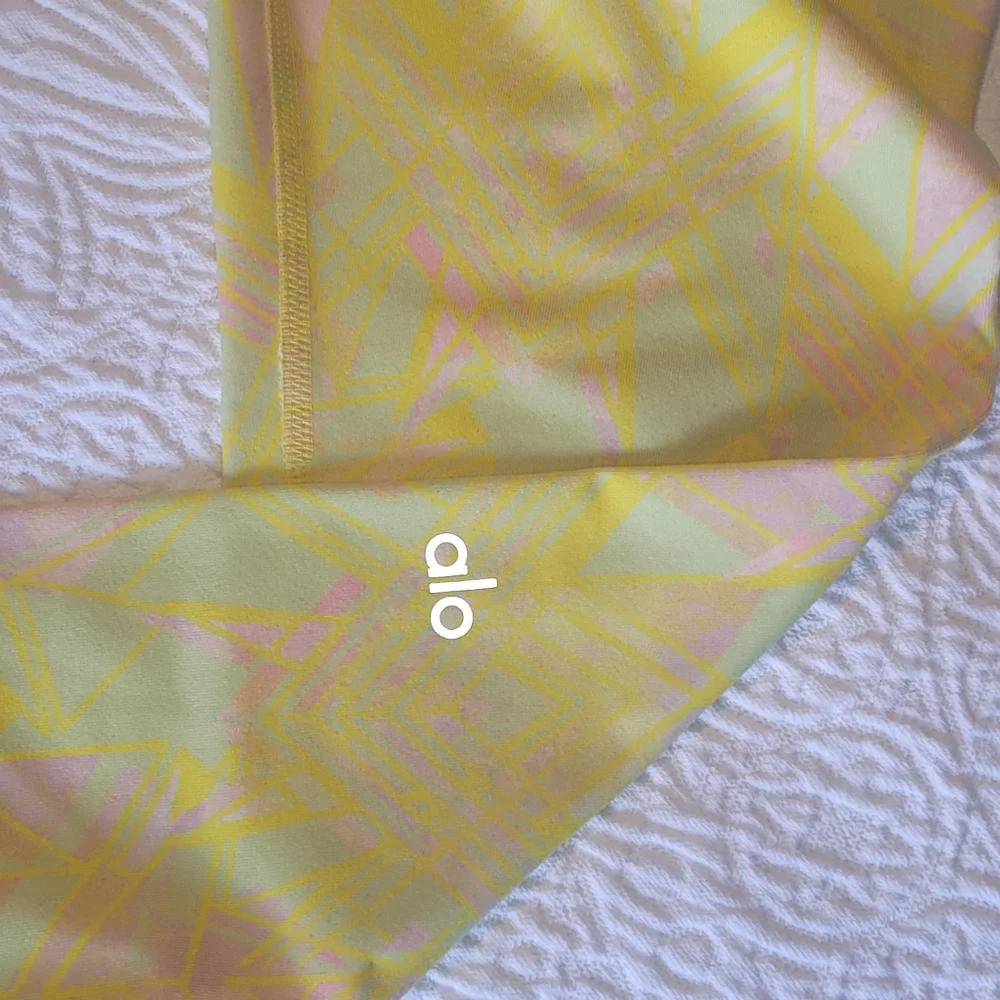 3/$25 ALO Airbrush Strech Cropped Leggings in Zest Indigo Geometric Women's M - Picture 4 of 8